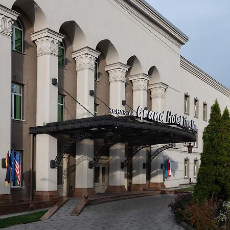 Grand Tien Shan Hotel Alma-Ata Exteriör bild