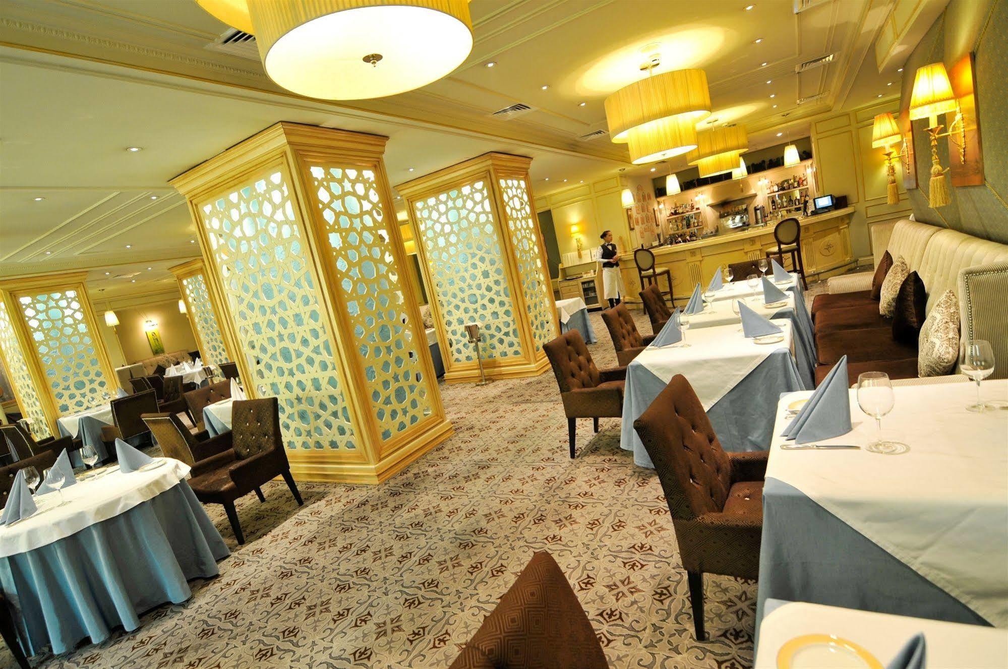 Grand Tien Shan Hotel Alma-Ata Restaurang bild